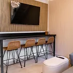Modern By Honey Homes 公寓 *