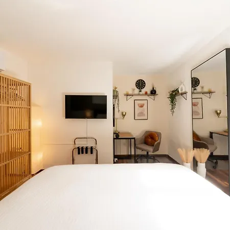 Modern By Honey Homes 公寓