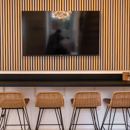 Modern By Honey Homes * 萨拉科玛希娜