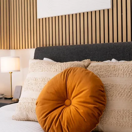 Modern By Honey Homes サーラ・コマチーナ