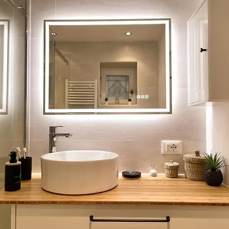 Modern By Honey Homes サーラ・コマチーナ